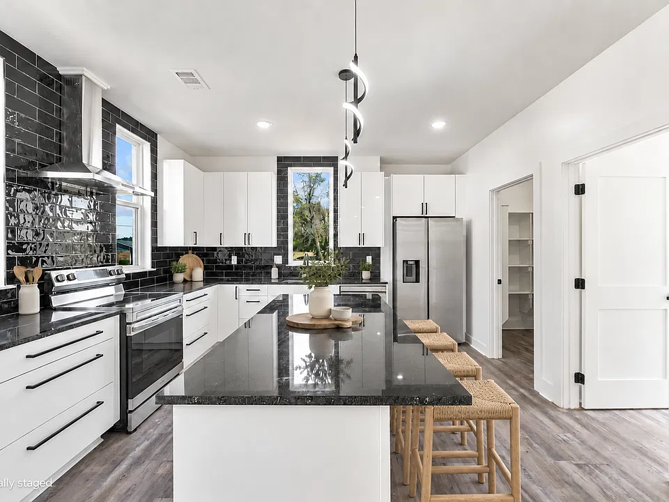 2600 W Bonnie Ln