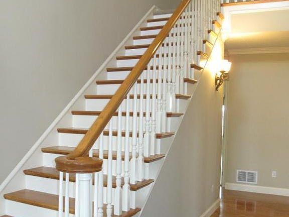 3rd image of 726 Vineyard Cir
