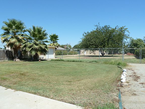 30,500 sq ft lot