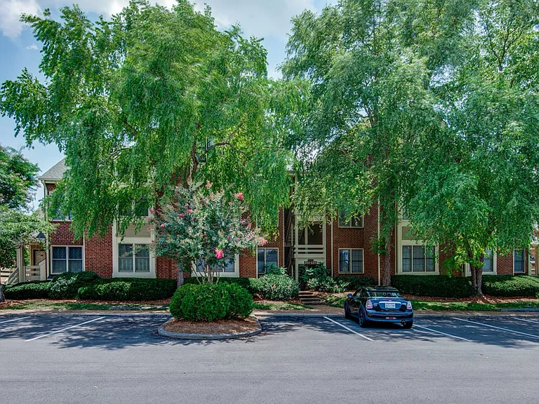 218 Boxmere Pl — Photo 3