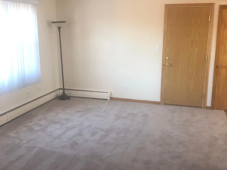 10516 Lyman Ave #2W — Photo 3