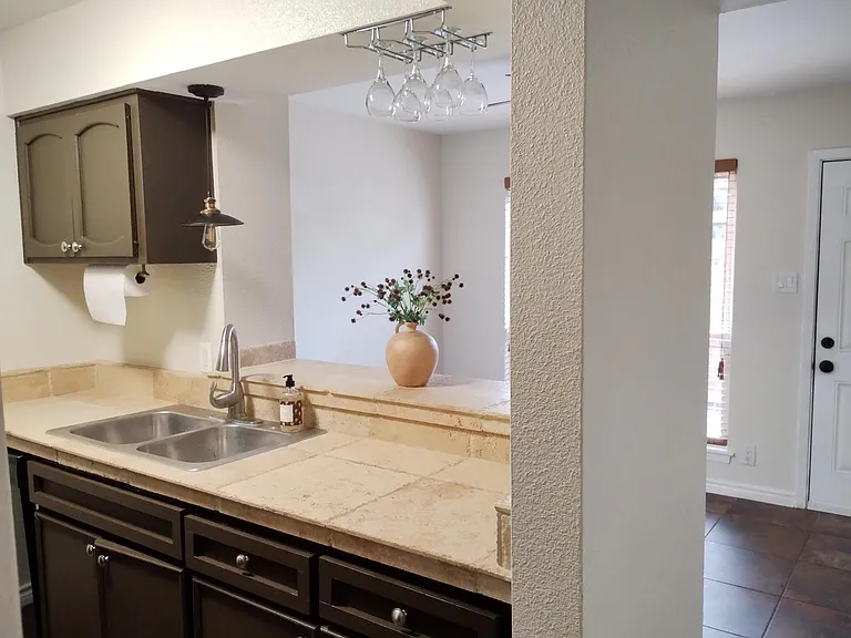 2811 Woodbury St #306 — Photo 6