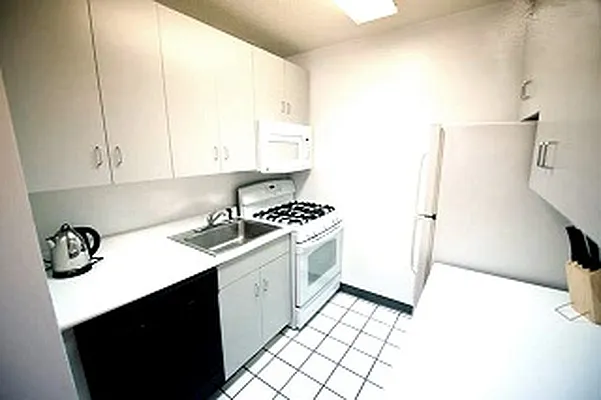 Rented by Shany Landmarks LLC | media 12