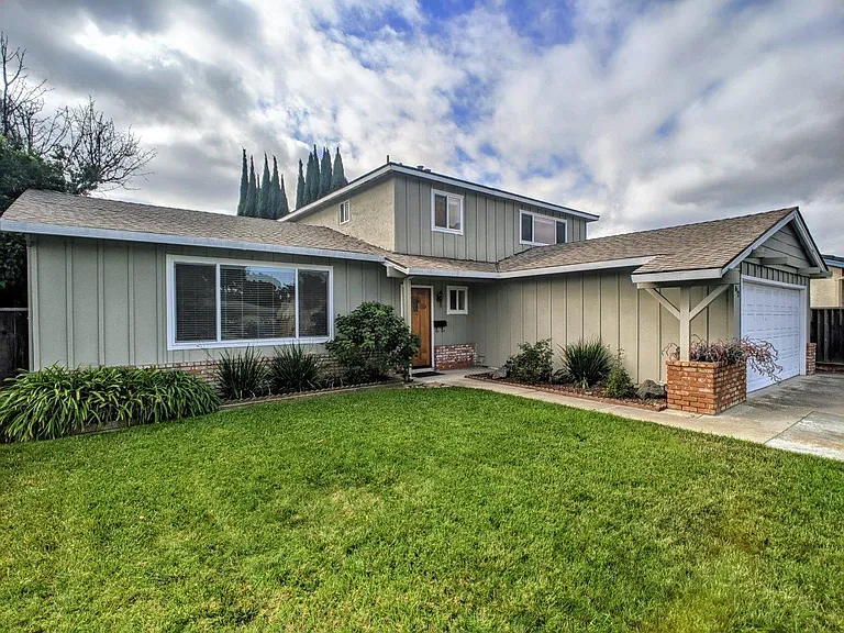 1032 Cassia Way — Photo 1