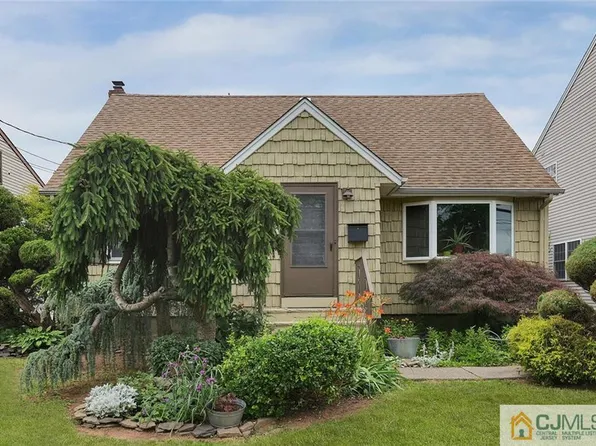 115 Thorpe Ave, Avenel, NJ 07001