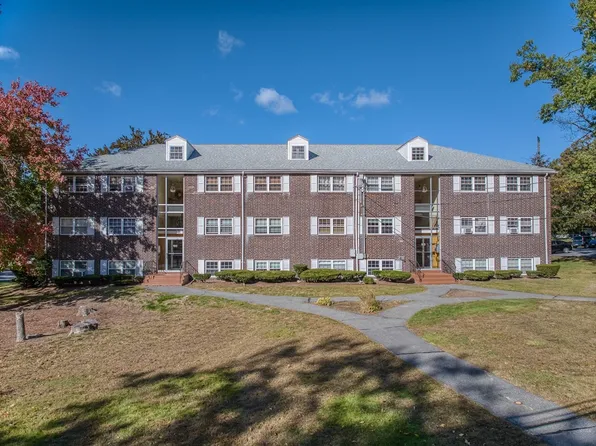 105 Farrwood Ave APT 11, North Andover, MA 01845