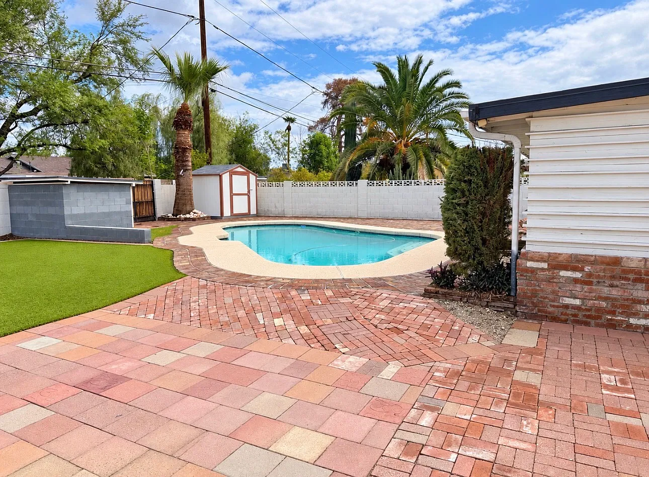 2220 E Heatherbrae Dr — Photo 2