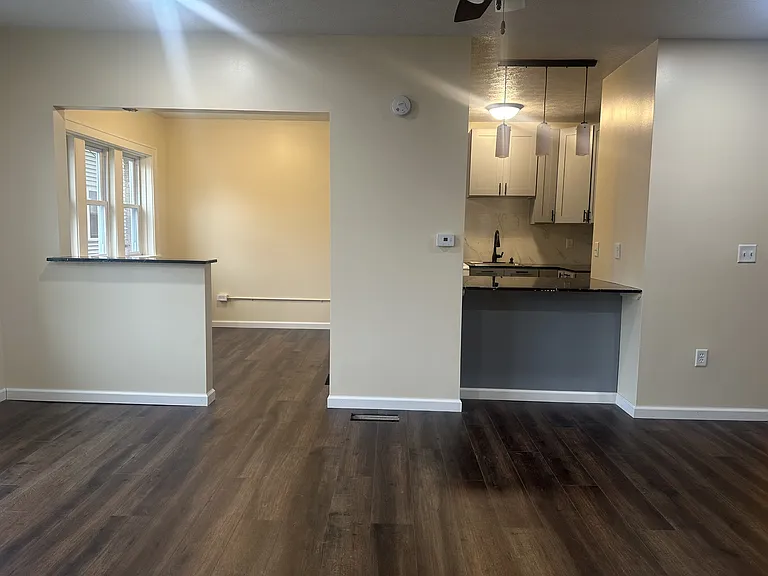 1319 Charles St — Photo 12