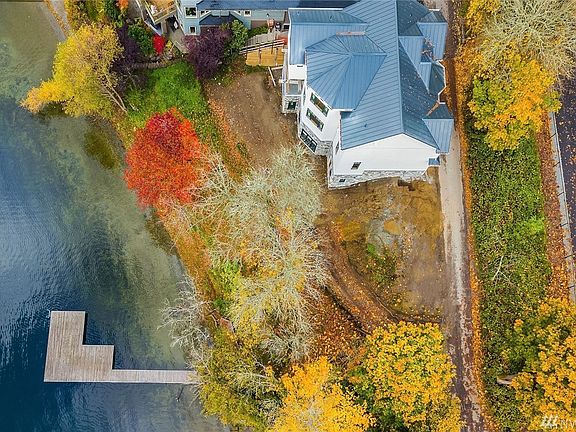 3rd image of 3973 E Lake Sammamish Shore Ln Se