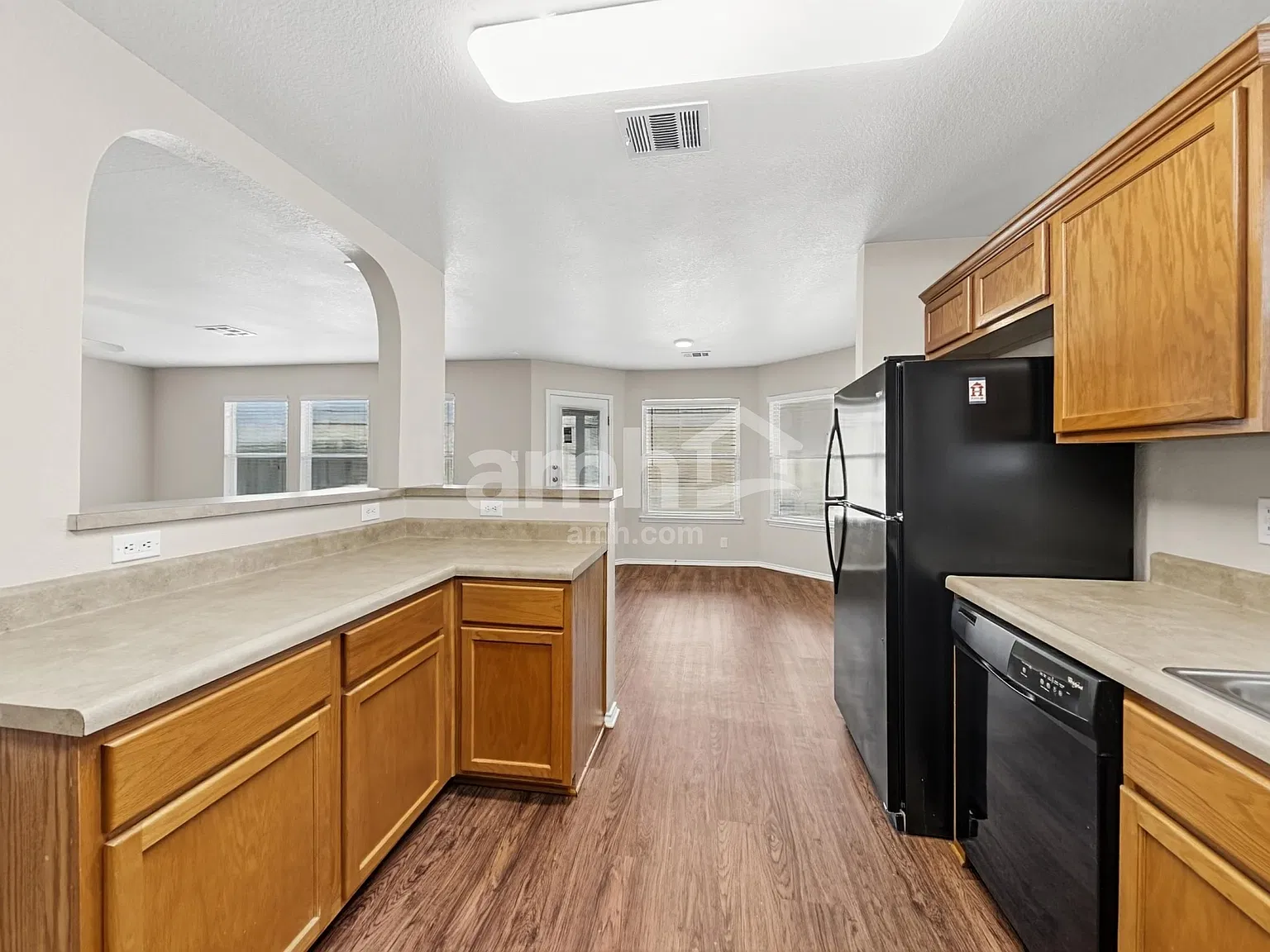 5 bed, 3.0 bath, 3025 sqft, $2,380 — Photo 4