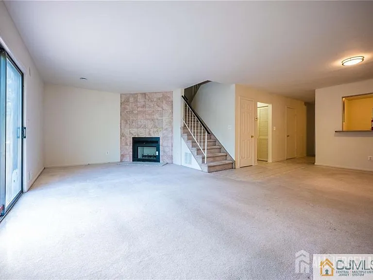 12 Sunflower Ct — Photo 3
