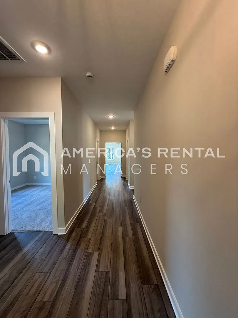 Home for rent in Riverside Available to View with 48 Hour Notice — Photo 2