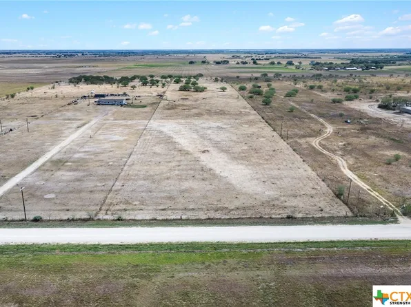 1421 County Road 213, Falls City, TX 78113