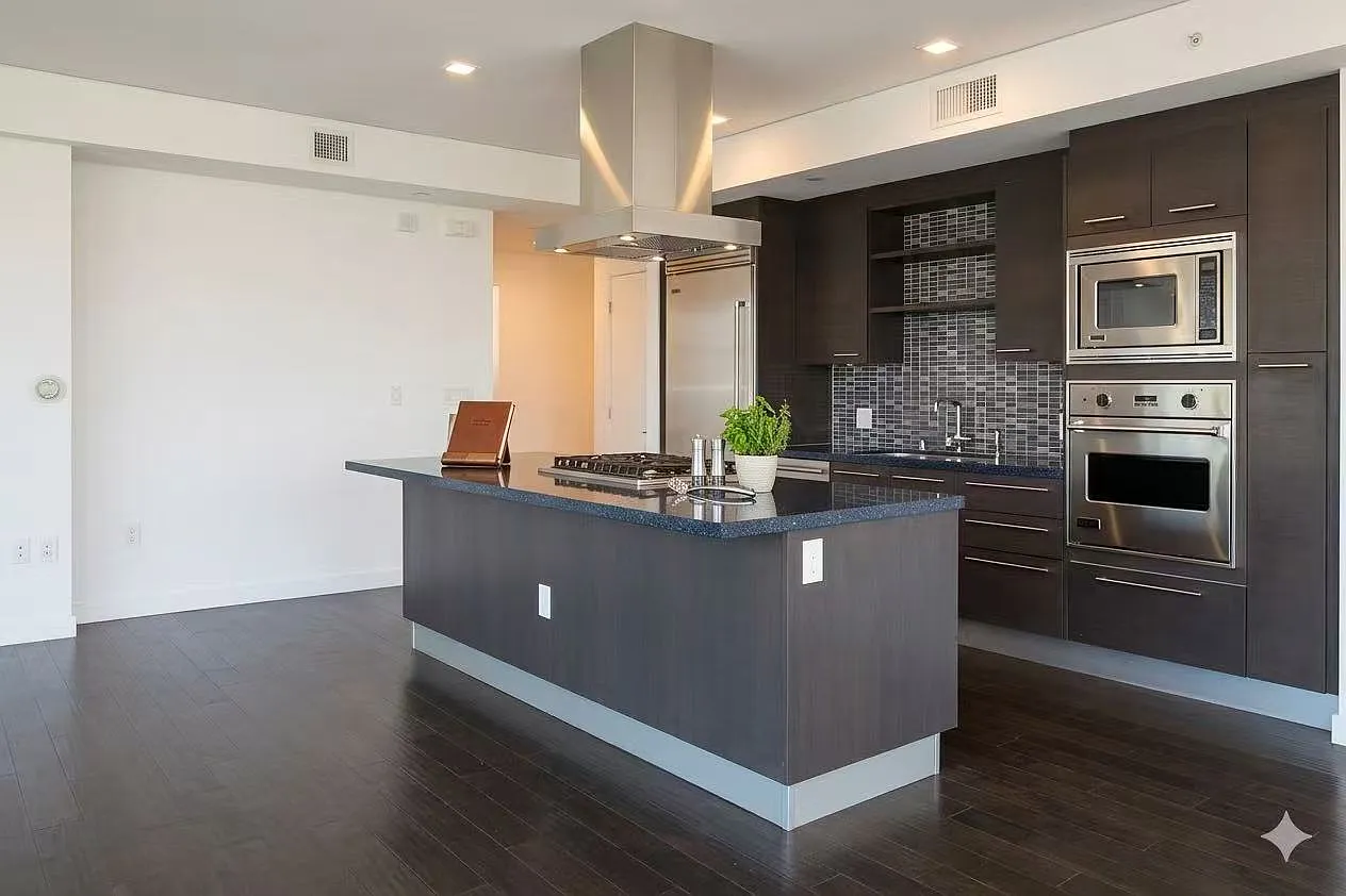 2 bed, 1636 sqft, $5,700 — Photo 2