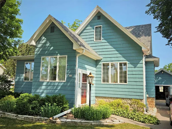 160 W 24th Ave, Oshkosh, WI 54902
