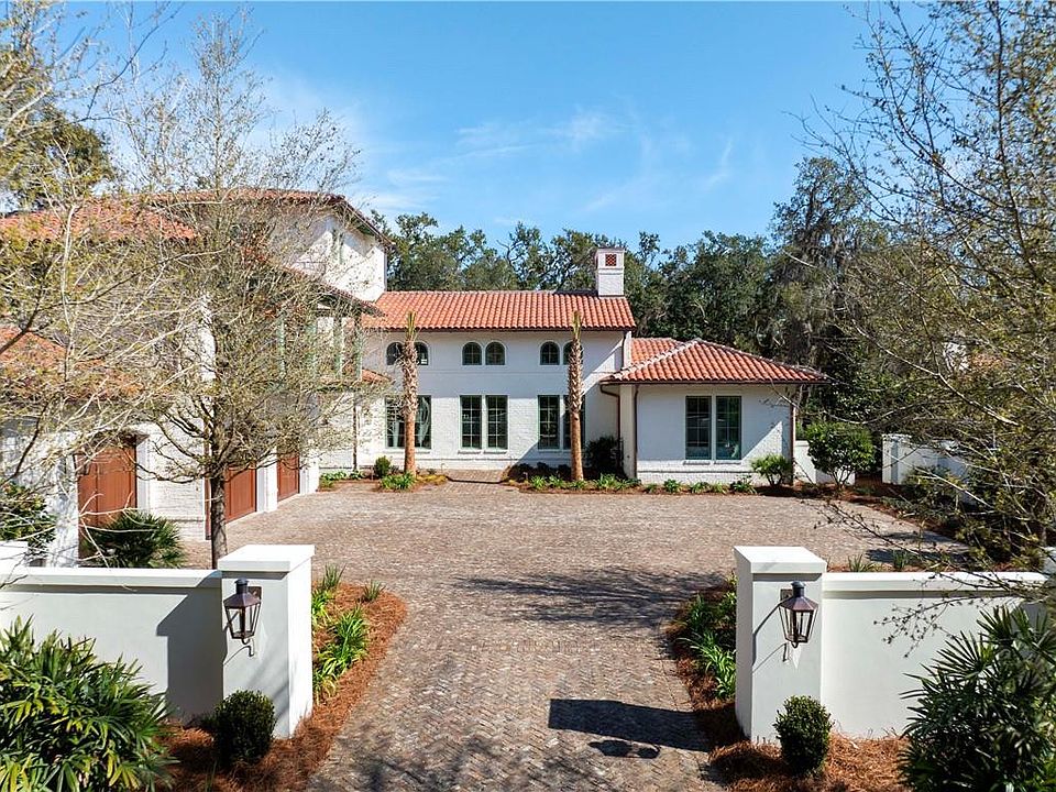 1st image of 450 Forest Rd