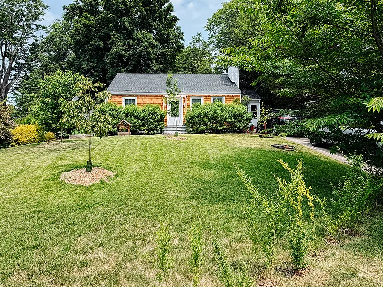 1215 Cherry Ave — Photo 2