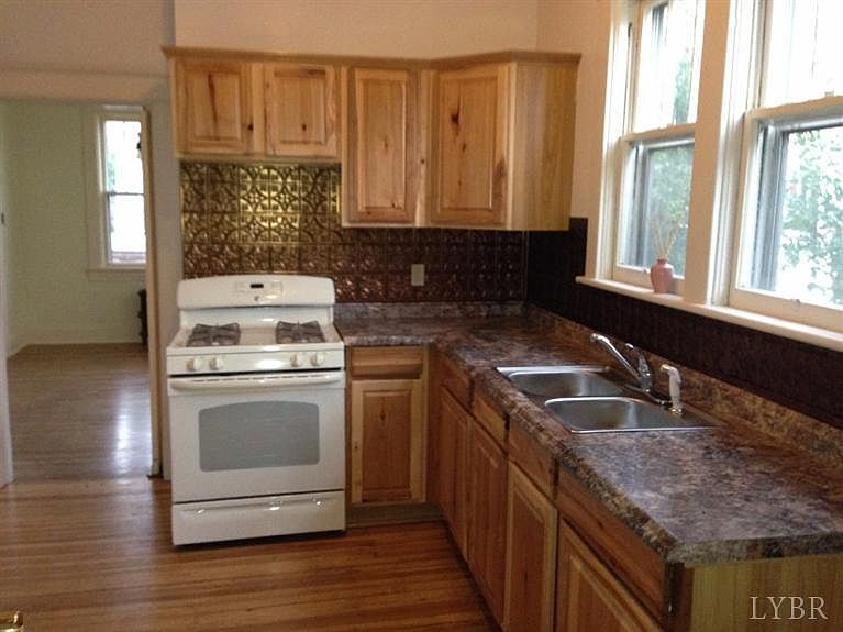 2nd image of 3212 Memorial Ave