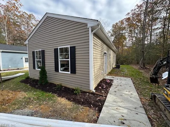 12401 Cedar Trl, Gloucester, VA 23061