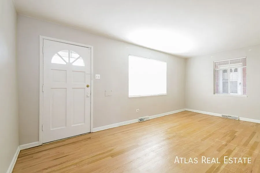 Charming One-Bedroom, One-bath with the option to rent a detached GARAGE in Commerce City!! — Photo 2