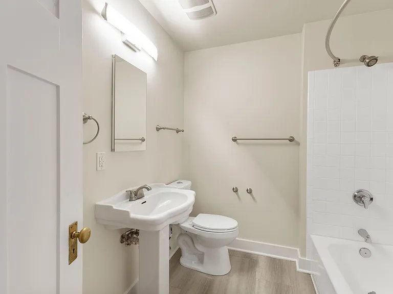 The New Carroll Apartments — Photo 27