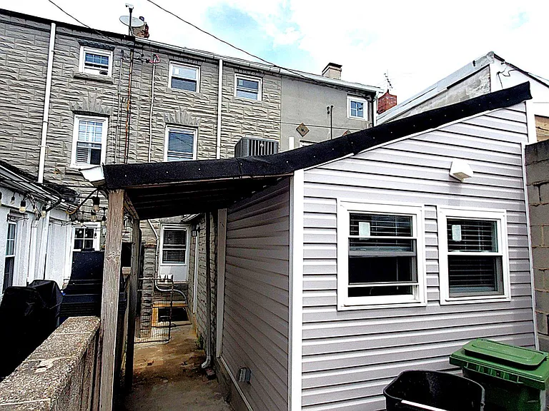 Eastern Ave — Photo 33