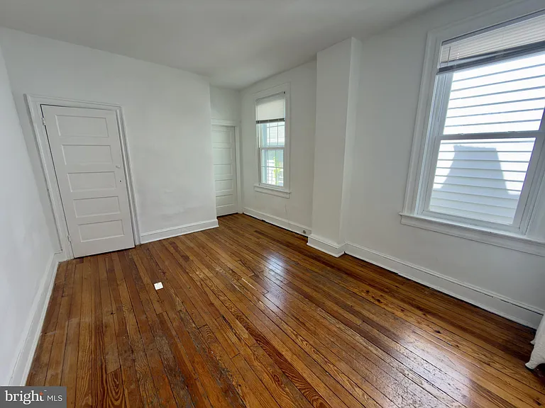 513 E 41st St — Photo 10
