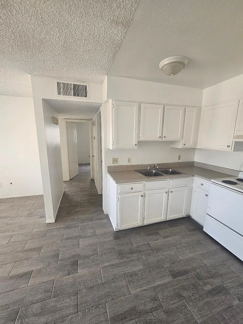 1 bed, 500 sqft, $799 — Photo 1