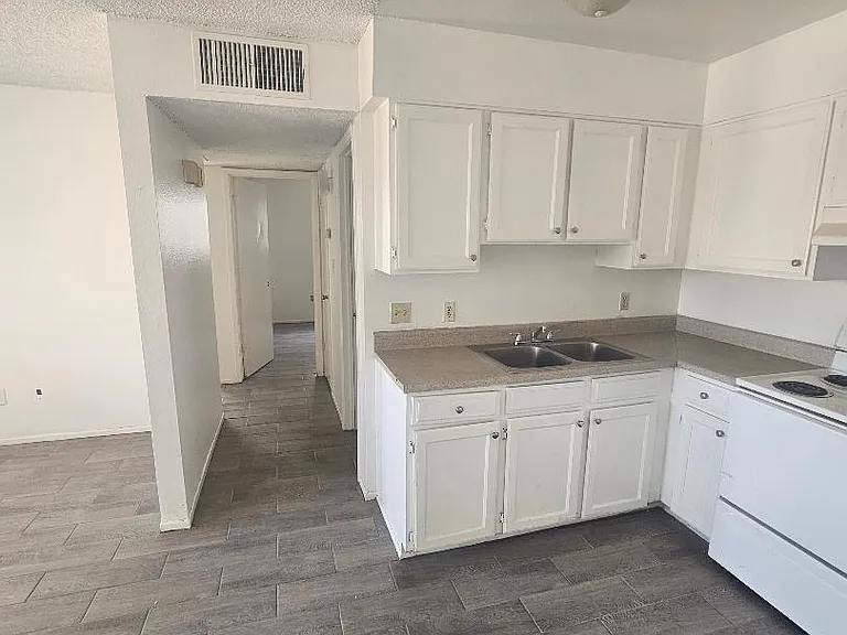 15890 S Moon Valley Rd — Photo 1
