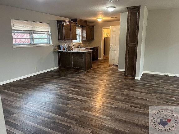 5th image of 222 W Pioneer St