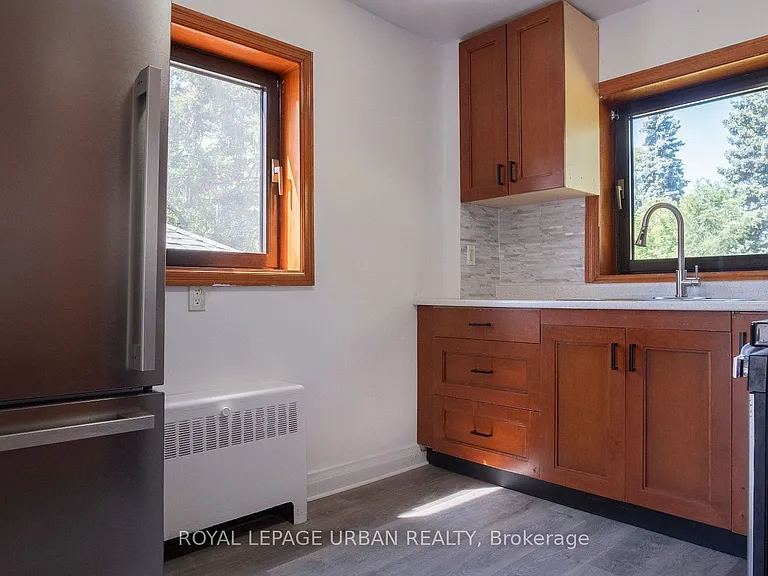14 Camrose Cres — Photo 12