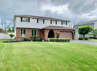 8890 Disney Dr, Niagara Falls, NY 14304