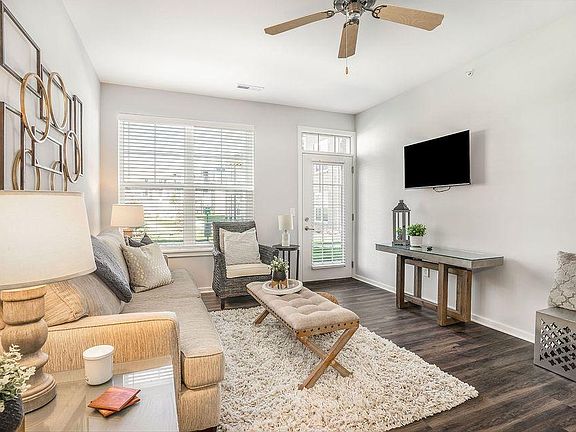5th image of 349 Bay Pointe Dr #307