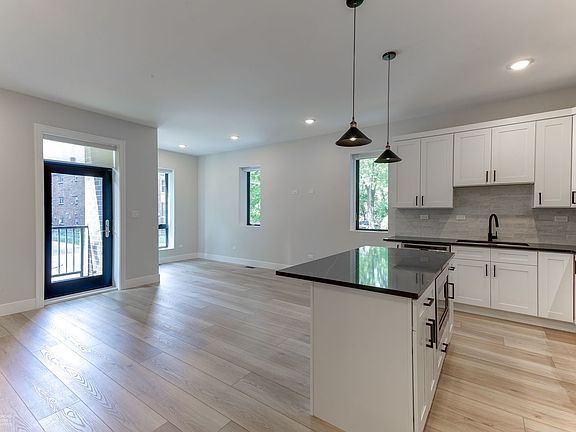 4th image of 1214 W Carmen Ave #102