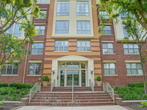 26 Avenue At Port Imperial image 1 of 34