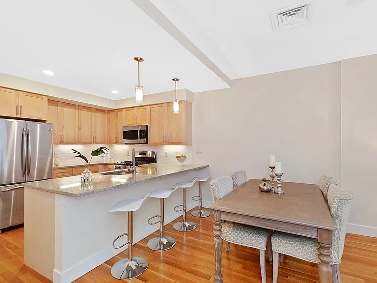 324 Hammond Pond Pkwy #1 — Photo 5