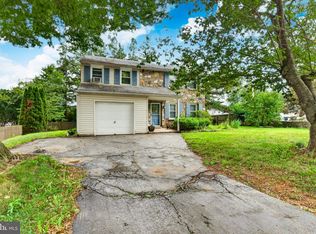 618 Creekside Ln, Wallingford, PA 19086