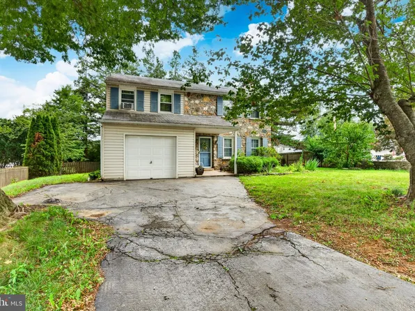 618 Creekside Ln, Wallingford, PA 19086