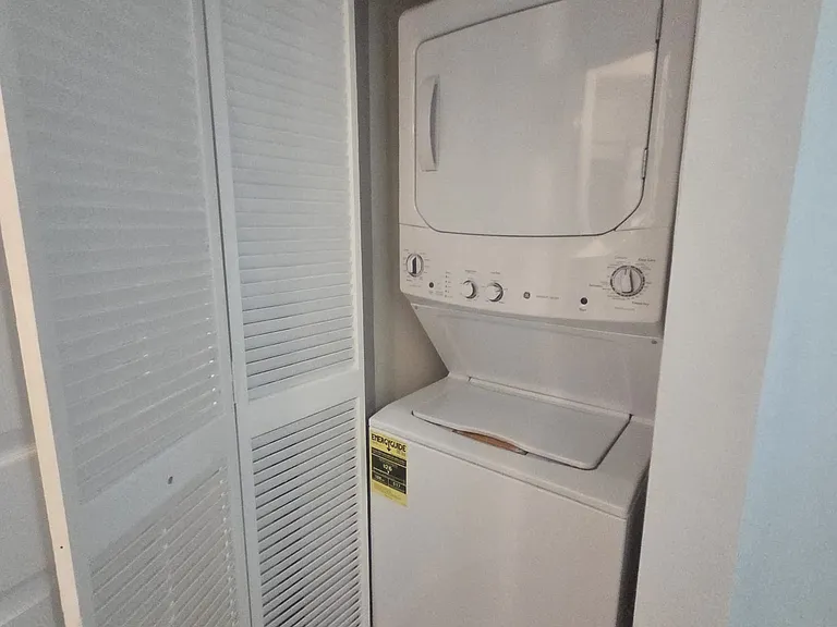 742 Brookside Dr #302 — Photo 8