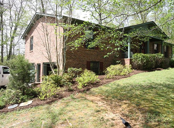 3rd image of 2725 New London Dr