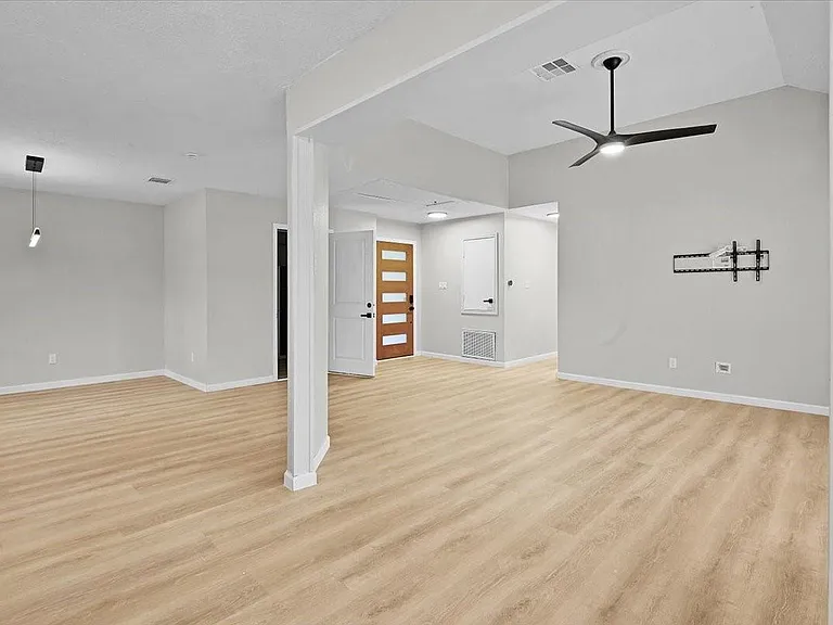 2601 Village Circle Dr — Photo 5