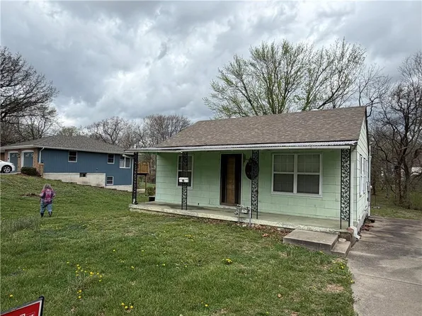 9520 E 67th Ter, Raytown, MO 64133