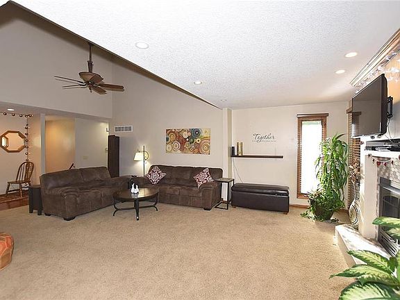 5th image of 4 Emmy Ln