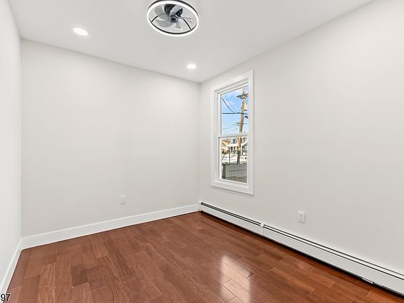 5th image of 633 Lafayette Ave