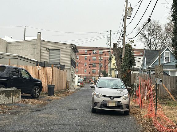 5th image of 520 Saint John St