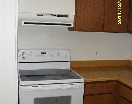 3rd image of 1702 Scott St #B