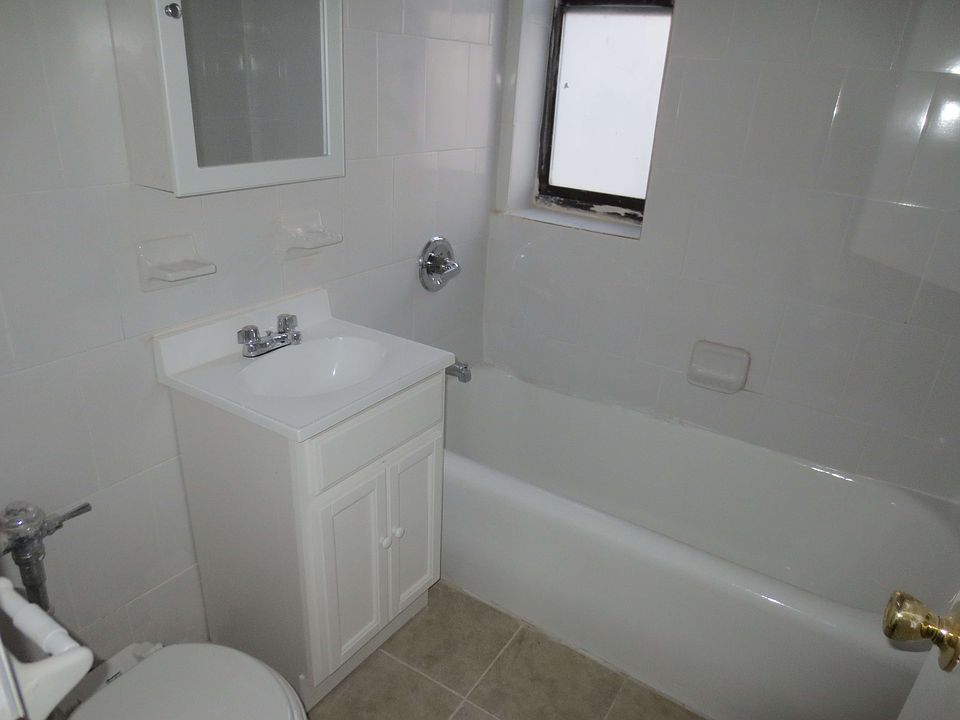 2nd image of 474 E 98th St APT D5