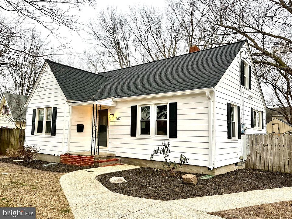 1st image of 207 Elm Dr