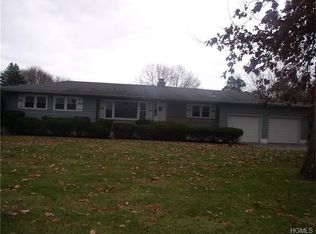 9 Pine Ridge Rd, Poughkeepsie, NY 12603