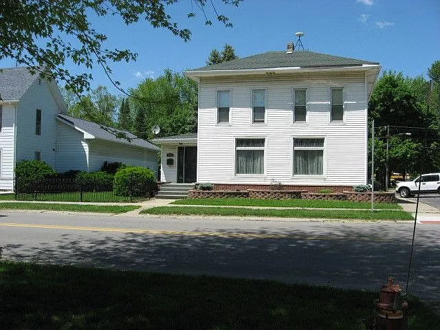 215 E Main St photo 1